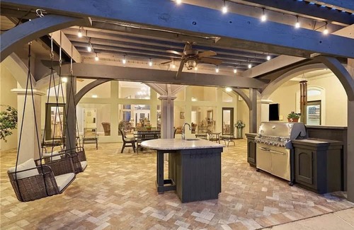 Cecil House | King Ranch Equestrian River Valley Estate, conveniently located off Hwy I-40!