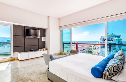 Palmar de Aramara Condo | 8th-floor ocean-view condo with balcony, outdoor pool, gym, washer/dryer, & AC