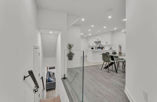 Hamilton House | Cozy 6BR Home TiCats/Hospitals/Beach/FirstOntario