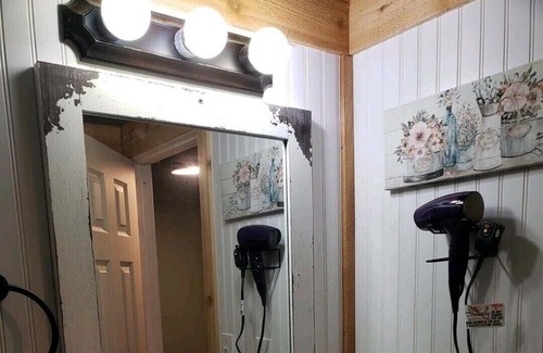Lufkin Cabin | Rustic Corner Cabin