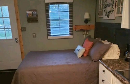 Lufkin Cabin | Rustic Corner Cabin