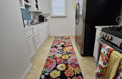 Sayles Blvd. Area House | Cute and cozy 2 bedroom cottage - centrally located and charming!
