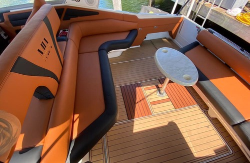 Aventura Boat Rental | Charming boat with 2 bedrooms and WiFi, AC in pleasant Miami
