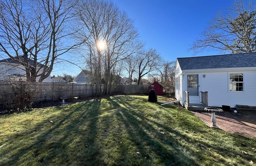Hyannis House | 2 bedroom, 2 full baths, close to town. Sleeps 4