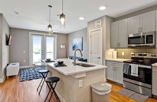 Fort Worth Apartment | Luxe Haven 1 BR | 15 Mins to Downtown | Pool | Gym