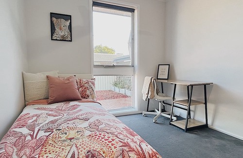 Kaleen House | Stylish, Comfy Family Home & Pet Friendly with Large Garden