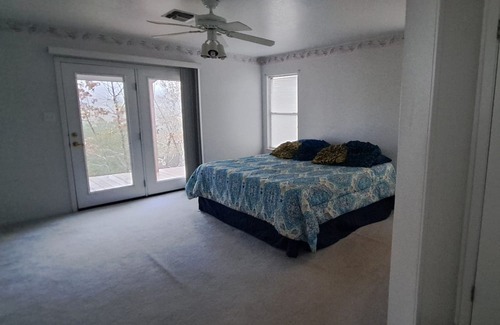 Comfort House | Views Views Views! Spacious & Close to The Fun!