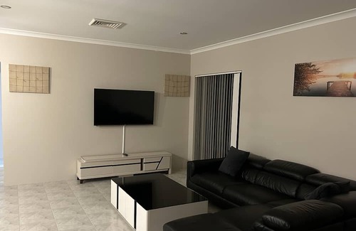 Ellenbrook House | House at the back of the Vines Golf Club in Swan Valley region.