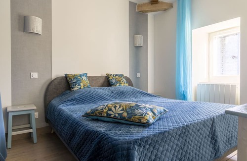 Naujan-et-Postiac House | Vrbo Property