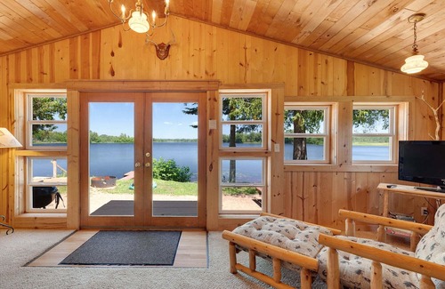 Mercer Cabin | 3 Bedroom with Queen beds plus a pull-out couch just feet from the water!