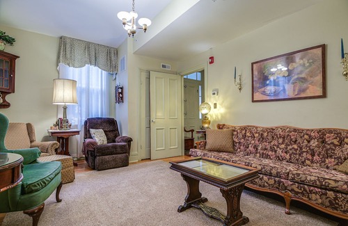 Middletown House | Middletown Getaway w/ Fire Pit & Multi-Level Deck!