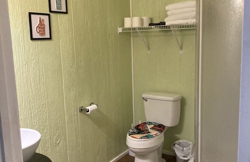 Pipestem Cabin | Cozy Tiny House close to outdoor activities - 3 minutes to Pipestem State Park!