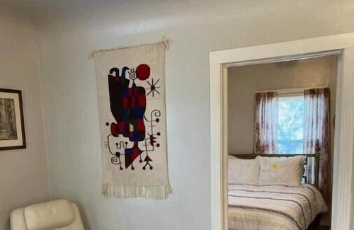 West Eugene House | Welcoming Cottage in the Heart of Eugene - Loving Cared for by Owner.