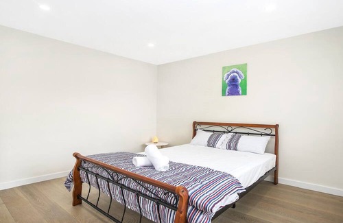Booker Bay House | Booker Bay Retreat - Modern with Wifi Included