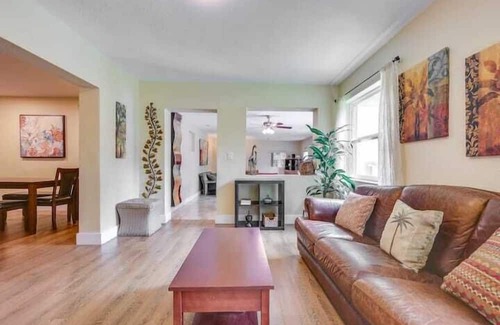 Plantation Apartment | 3 Bedroom 834227 by Houzlet