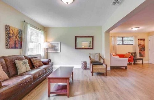 Plantation Apartment | 3 Bedroom 834227 by Houzlet