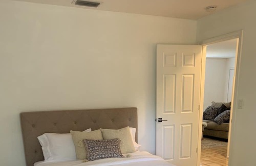Bayou Oaks Condo | Peaceful Sarasota 2/2 Villa w/Screened Porch Close to Everything