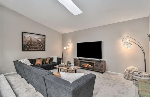 Council Bluffs House | Acreage Resort with VIEWS! Perfect for Huge Groups