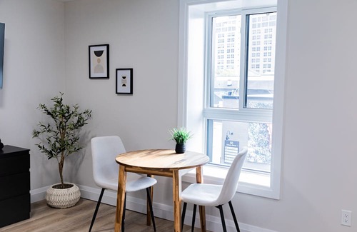 Kitchener Apartment | Trendy 1 queen bed studio Prime Downtown location!