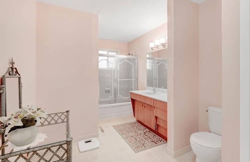 Brentwood House | A beautiful 3-level split house - near U of C and C-train