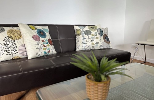 Florey Cottage | Lovely brand-new three bedroom guest house in Florey