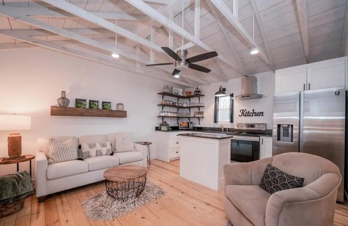 Longview House | Welcome to Our Charming Acorn Cottage
