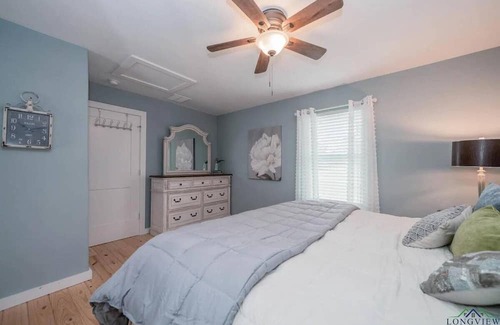 Longview House | Welcome to Our Charming Acorn Cottage