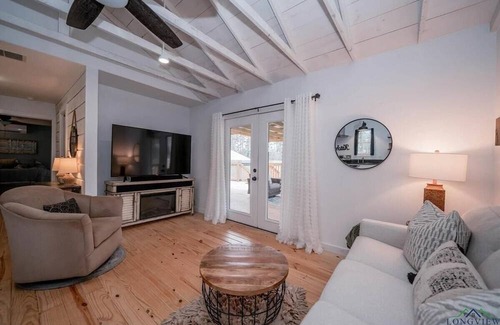 Longview House | Welcome to Our Charming Acorn Cottage