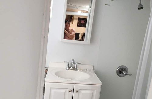 Ludlow Apartment | Basement Apartment Close to Bus & Metro-North