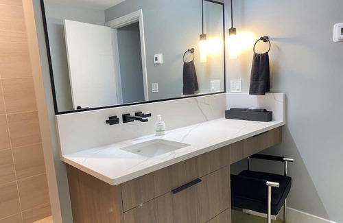 Vernon House | Middleton Mtn 1600 sq. ft on Park with hot tub