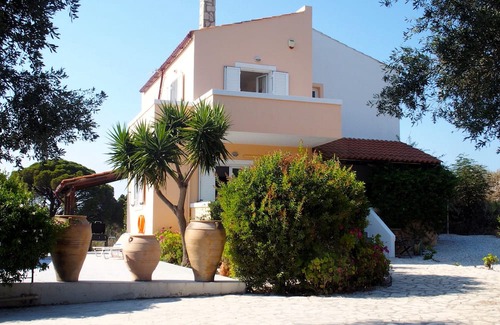 Apokoronas Villa | 4 bedrooms, private pool, summer kitchen, sea & mountain views, & good privacy.