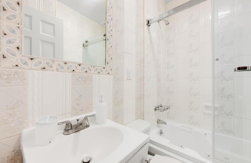 Borough Park House | City Living Redefined: Contemporary Charm in Brooklyn
