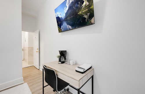 Borough Park House | City Living Redefined: Contemporary Charm in Brooklyn