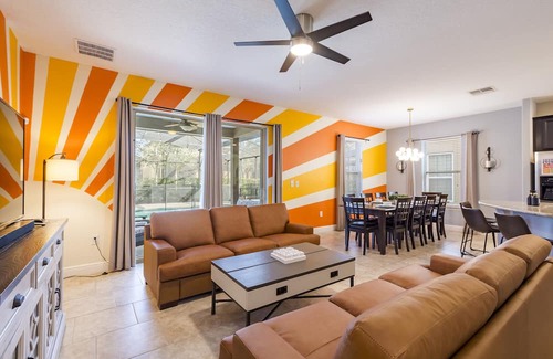 Loughman Villa | Private Resort Villa 6 BR, Pool/Hot Tub, Home Theater, Central to Theme Parks