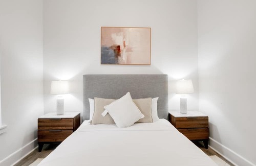 Brooklyn House | Sleek & Stylish Apartment in Trendy Brooklyn