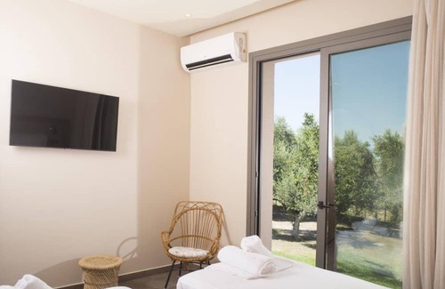 Akovitika Villa | ISholidays Elaia Grove Villa 2