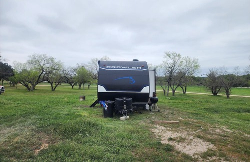 Burnet House | Cozy RV just outside of town