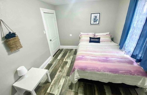 Shelbyville House | Huge, 4 Bedrooms 10 min to Casino, 25 min to Indy!