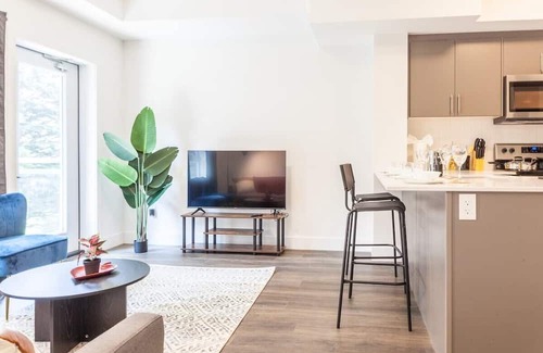 Grand River South Apartment | Canada - Kitchener House