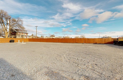Soap Lake Apartment | Updated retreat with kitchenette, on-site laundry, private patio, & central AC
