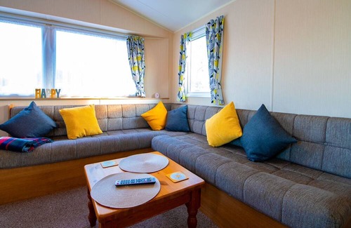 New Romney Cottage | Willerby Etchingham ND30 3B - a caravan that sleeps 8 guests in 3 bedrooms