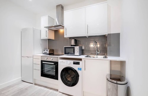 Corby Apartment | Corby City Centre Apt. 02 - Short-Term Rentals in Northamptonshire