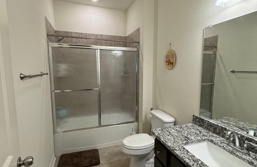 Eureka House | Cozy Home with Private Pool. Walking distance to a Marina. Your Relaxing Getaway