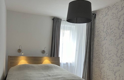 Srodmiescie Apartment | Parkside Charm by the Odra River near ZOO