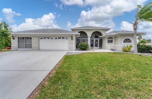 South Gulf Cove House | 🥇 Elegant 3bd home on the canal (SGC1072)