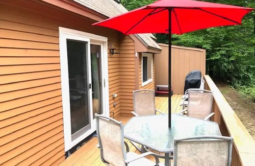 Bartlett Ski Chalet | Two Minutes to Bear Peak at Attitash. Hiking and Skiing near by!