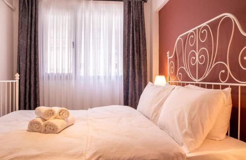 Alsancak Apartment | Gorgeous Flat with Balcony in Izmir Konak