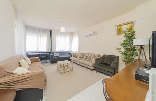 Lara Apartment | Spacious Flat Near Lara Beach in Antalya Muratpasa