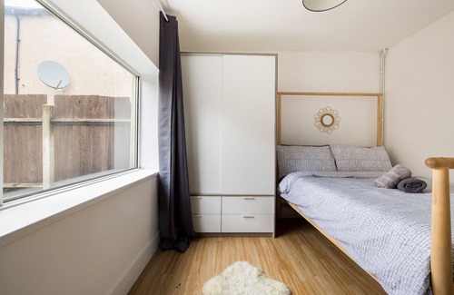 Grove Green Apartment | Cosy 1BD Flat London Zone3 w/ Parking, Perfect for Couples, Baby & Pet Friendly!