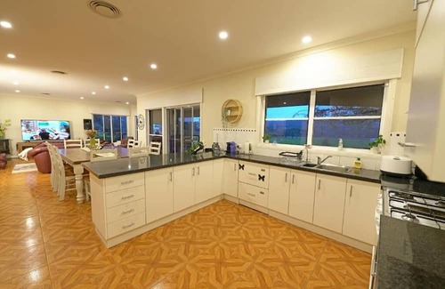 Heathcote Other | Bring everyone together in this Heathcote Homestead with pool & vineyard.